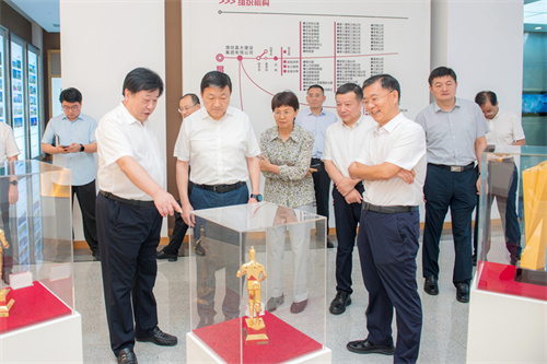 劉建軍來集團調研 董事長徐鵬強總裁朱九洲陪同